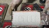 KUKASTI KRST I NATPIS HITLER: U Peruu zaplenjeno 58 kilograma kokaina sa nacističkim obeležjima (VIDEO)