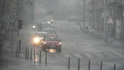 ПРЕД СРБИЈОМ ЈЕ МИРНА НОЋ: Сутра нови олујни талас, ови делови биће на удару обилних падавина