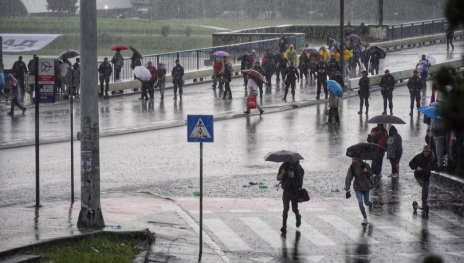 RHMZ SE HITNO OGLASIO: Upaljen meteo alarm, stižu pljuskovi sa grmljavinom u ovom delu zemlje