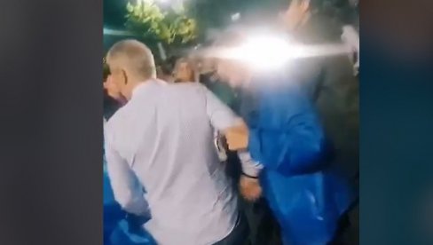 INCIDENT NA POLITIČKOM PROTESTU: Obezbeđenje N1 htelo fizički da se obračuna sa poslanikom DSS Aleksandrom Jerkovićem (VIDEO)