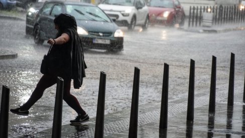 OGLASIO SE RHMZ: U toku večeri na severu Vojvodine kiša i pljuskovi s grmljavinom