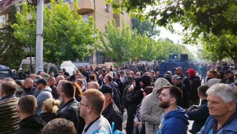 SUTRA U 11 SATI: U Zvečanu veliki miran protest za oslobađanje Radoša i Dušana