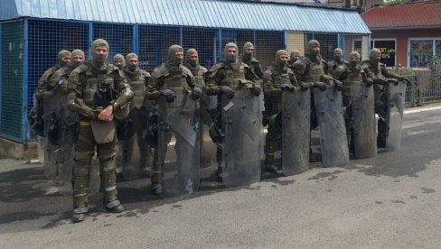 NOVA PROVOKACIJA U ZUBINOM POTOKU: Kurtijeva policija postavila tablu Republika Kosovo