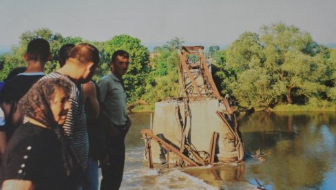 OD 30. MAJA 1999. PROTIČE SAMO REKA SUZA: Na današnji dan raketiran je most na Velikoj Moravi i ubijeno je 10 civila (FOTO)