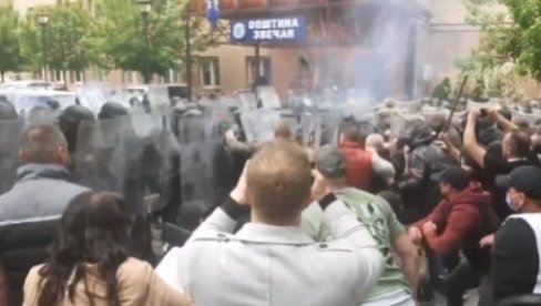 POSLE PESME KOSOVO JE SRCE SRBIJE KFOR KRENUO U NAPAD: Srbi sedeli mirno na zemlji kada je počeo haos u Zvečanu (VIDEO)