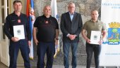 NAGRAĐENI PALJEVAC I SMILJANIĆ: Uručena priznanja za najboljeg policajca i vatorgasca u Opštini Zemun