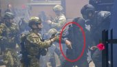 PRSTI NA OBARAČU: Detalj na ovoj fotografiji Kurtijevog specijalca dokazuje sve - ROSU kriv za haos u Zvečanu (FOTO)