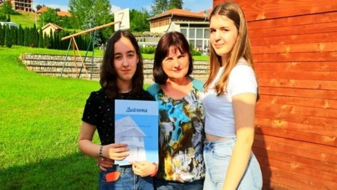 NINA BLISTALA NA DRŽAVNOM TAKMIČENJU: Gimnazijalki iz Paraćina prva nagrada u Tršiću