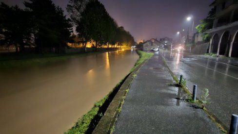 VODA ODNELA I DEO PUTA: Alarmantno  stanje u lozničkom i krupanjskom kraju zbog padavina