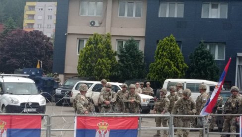 KURTIJEVI SPECIJALCI HTELI DA GA KAMUFLIRAJU: Kfor zabranio prištinskom ministru da uđe u opštinu Leposavić