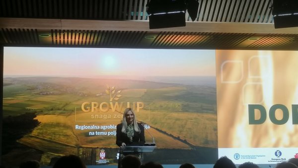 ТАНАСКОВИЋЕВА И ЧАДЕЖ ОТВОРИЛИ GROW UP Почела највећа регионална агробизнис конференција