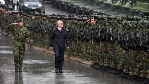 ВОЈСКА СРБИЈЕ ИЗВРШАВА СВЕ ЗАДАТКЕ: Министар Вучевић обишао део јединице које су у највишем степену борбене готовости
