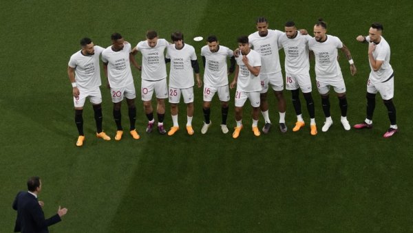 ЕМОТИВНО: Фудбалери Севиље послали поруку подршке бившем играчу који се бори за живот