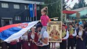 ЗАСТАВА, ИКОНА, МЛАДОСТ: Симбол протеста Срба са КиМ (ФОТО)
