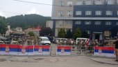 SRBI U LEPOSAVIĆU DOBILI ULTIMATUM: Imaju 15 sati da uklone šator kod opštinske zgrade, ili će reagovati Kurtijeva policija