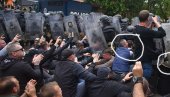 MIRNO SEDELI NA ZEMLJI, PA NESTALI IZA KORDONA KFOR-a: Evo dokaza da uhapšeni Srbi na mitingu nisu učestvovali u neredima (FOTO/VIDEO)