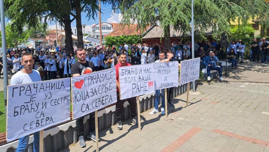 BRAĆO, I NAS BOLE VAŠE RANE! Snažne poruke iz Gračanice sa skupa podrške Srbima na severu Kosova i Metohije (FOTO)