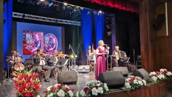 ЗАПЛАКАЛА ШАР ПЛАНИНА: Завршен фестивал Врањска градска песма