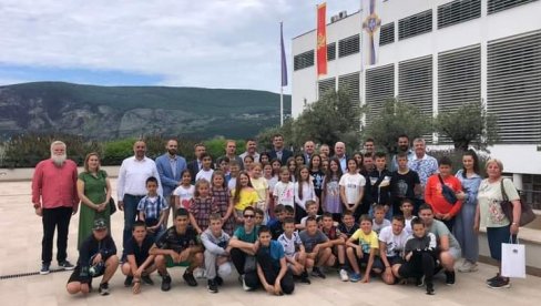BAR MALO DA OSETE BEZBRIŽNO DETINJSTVO: Deca sa Kosova i Metohije gosti Herceg Novog (FOTO)