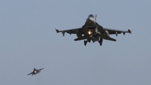 POGLEDAJTE - PRVI F-16 SA UKRAJINSKIM OZNAKAMA:  Lovac-bombarder snimljen na aerodromu u Evropi (FOTO)