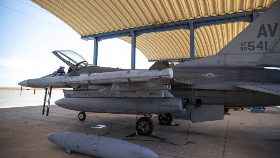 STRANI PLAĆENICI ZA KOMANDAMA UKRAJINSKIH F-16? Rusi uništavaju aerodrome na kojima bi mogli biti bazirani aamerički lovci (VIDEO)