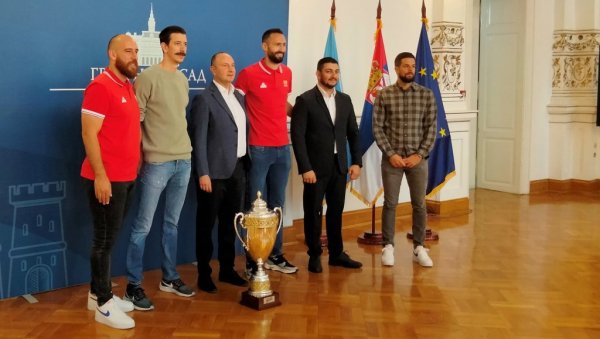 ПОНОС СРБИЈЕ И НОВОГ САДА: Српски златни баскеташи „три на три“ гости у Градској кући у Новом Саду