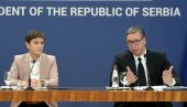 VAŽNO OBRAĆANJE PREDSEDNIKA: Vučić najavio veliko povećanje plata i penzija, novčanu pomoć za decu do 16 godina (VIDEO)