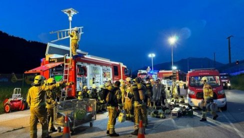 ЗАПАЛИО СЕ ВОЗ У ТУНЕЛУ: Стотине путника евакуисано, 50 повређено у Аустрији