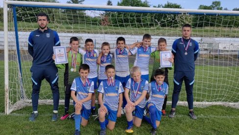 PARAĆINSKI VUKOVI PUTUJU U SLOVENIJU: Dečaci iz Škole fudbala Vuk na turniru u Murskoj Soboti