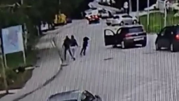 (УЗНЕМИРУЈУЋИ ВИДЕО) Милинковића шкаљарци изрешетали насред улице, смртно погођен успео да рани нападача