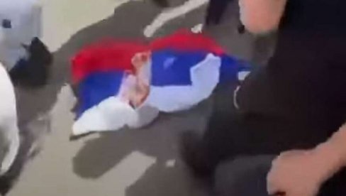 SKANDAL U ŠVAJCARSKOJ ŠKOLI: Djeca gazila zastavu Srbije (VIDEO)