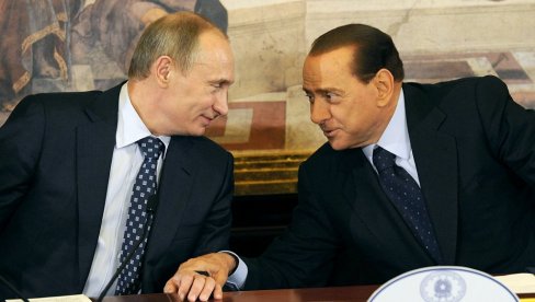 БЕРЛУСКОНИ ЋЕ ОСТАТИ УПАМЋЕН У РУСИЈИ: Путин се опростио од бившег премијера Италије