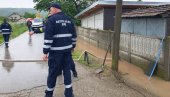 КРИТИЧНО НА ВИШЕ ЛОКАЦИЈА: Због поплава заседао параћински Штаб за ванредне ситуације (ФОТО)