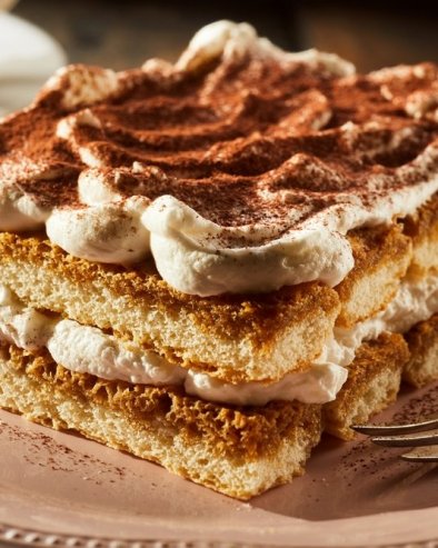 KREMASTA TIRAMISU TORTA: Brzi desert od piškota i kremastog fila jedan je od najomiljenijih na svetu