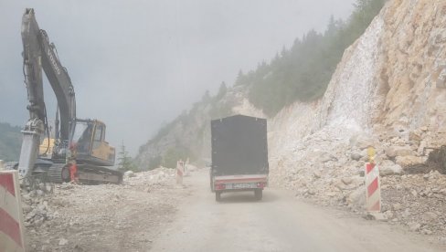 PUT JOŠ SAMO OBEĆANJE:Nastavlja se agonija meštana rožajskih sela, ali i putnika ka granici sa Srbijom (FOTO)