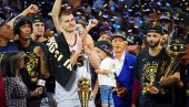 NIKOLA JOKIĆ JE OVO ZASLUŽIO: Srbin bdi nad NJujorkom! Ovako se NBA šampionu poklonila Amerika (FOTO)