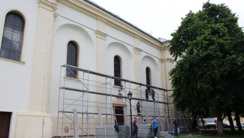 БАКАР ЦРКВИ ВРАЋА СЈАЈ: У Србобрану обнављају један од најлепших православних храмова у Србији