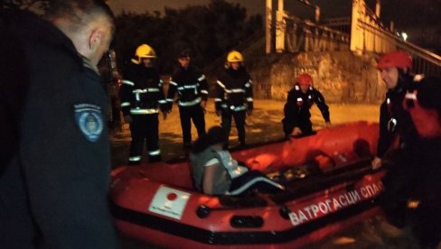 ПОГЛЕДАЈТЕ АКЦИЈЕ СПАСАВАЊА: 75 особа евакуисано током ноћи - пуне руке посла за припаднике Сектора за ванредне ситуације (ФОТО/ВИДЕО)