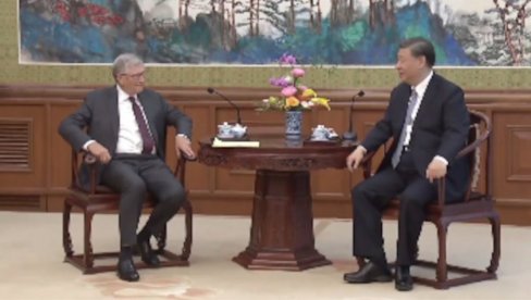 ПОЛАЖЕМ СВОЈЕ НАДЕ У АМЕРИЧКИ НАРОД: Бил Гејтс на састанку са лидером Кине Си Ђинпингом (ВИДЕО)
