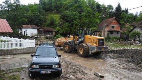 ЕВАКУИСАНО 125 ОСОБА: Списак места где је проглашена ванредна ситуација због поплава у Србији