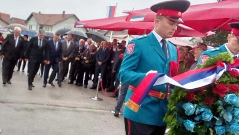 ПАЛИ  БРАНЕЋИ СВОЈЕ ДОМОВЕ: На војничком гробљу Нови Зејтинлик у Сокоцу обележен Дан одбране Сарајевско-романијске регије