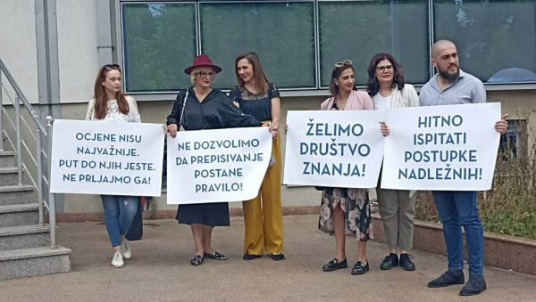 ПРЕПИСИВАЊЕ НЕ СМЕ БИТИ ПРАВИЛО Протест просветних радника Црне Горе испред министарства