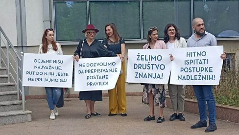 ПРЕПИСИВАЊЕ НЕ СМЕ БИТИ ПРАВИЛО Протест просветних радника Црне Горе испред министарства