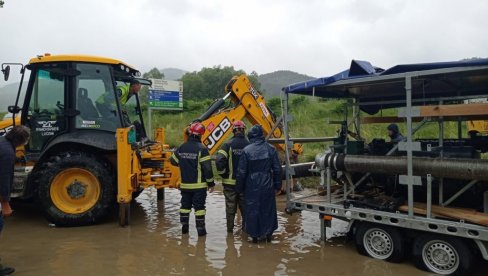 POGLEDAJTE - POPLAVE NA JUGOISTOKU SRBIJE! Cela ulica u Leskovcu pod vodom (VIDEO)