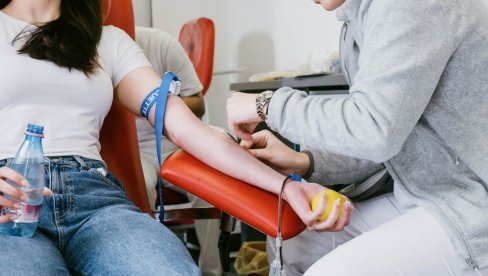 NOVOSAĐANI U VELIKOM BROJU DONIRALI KRV: Uspela akcija povodom Svetskog dana davalaca krvi u Novom Sadu