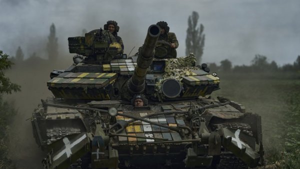 (УЖИВО) РАТ У УКРАЈИНИ: Украјина тврди да је уништила руско складиште муниције у Херсону