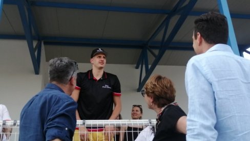 СВЕ СВОЈЕ ВЕЛИКЕ ПОБЕДЕ И ПОРАЗЕ ДОЖИВЕО САМ У КОЊИЧКОМ СПОРТУ! Никола Јокић се огласио након тријумфа свог коња