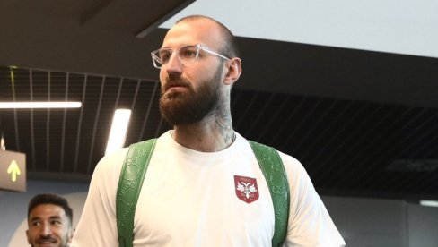KAKVA SCENA! Evo kako su se prognani Sergej i Vanja Milinković Savić pojavili danas u bazi fudbalske reprezentacije Srbije (FOTO)