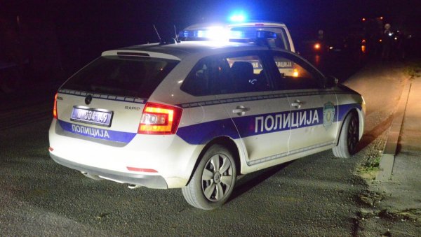 ПИЈАН УДАРАО ПАРКИРАНА ВОЗИЛА: Младић направио хаос у Прокупљу, реаговала полиција