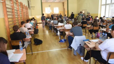PO PRVOJ ŽELJI UPISANO 68 ODSTO ĐAKA: Podaci Ministarstva prosvete o upisu u srednje škole